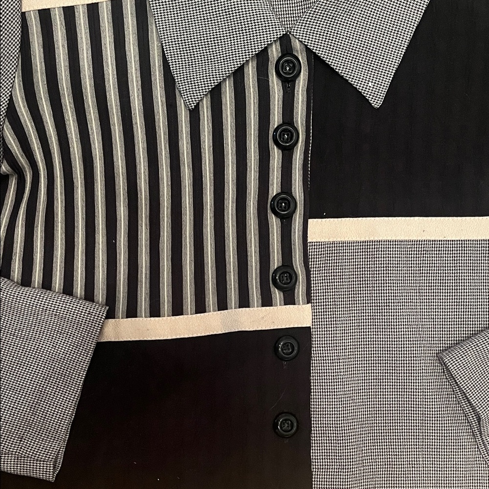 Eclectic Vintage Pattered Button up top - Picture 3 of 4